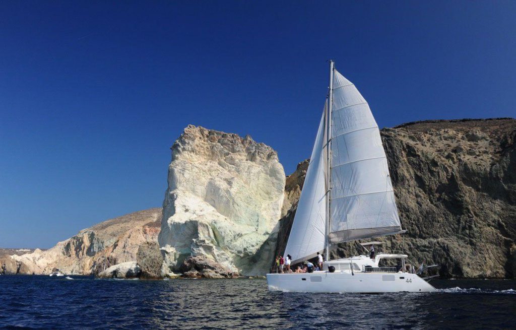 Santorini sunset cruises with dinner by Spiridakos Sailing